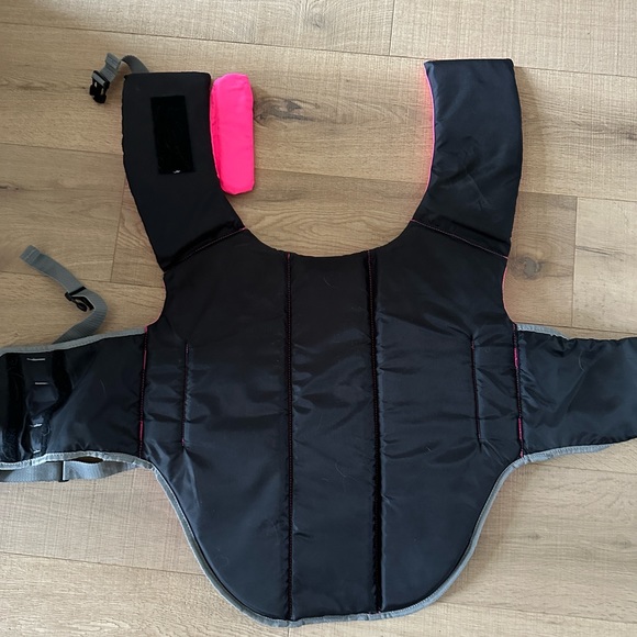 Canada Pooch XL Pink life jacket. - Picture 3 of 5